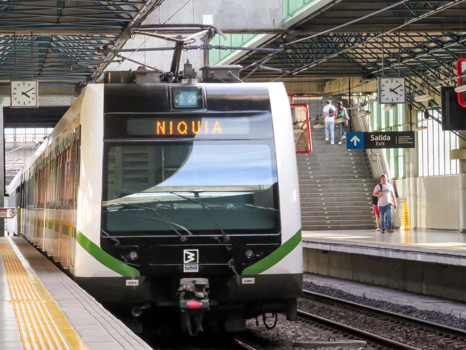 A modernised Medellín metro train at a station platform